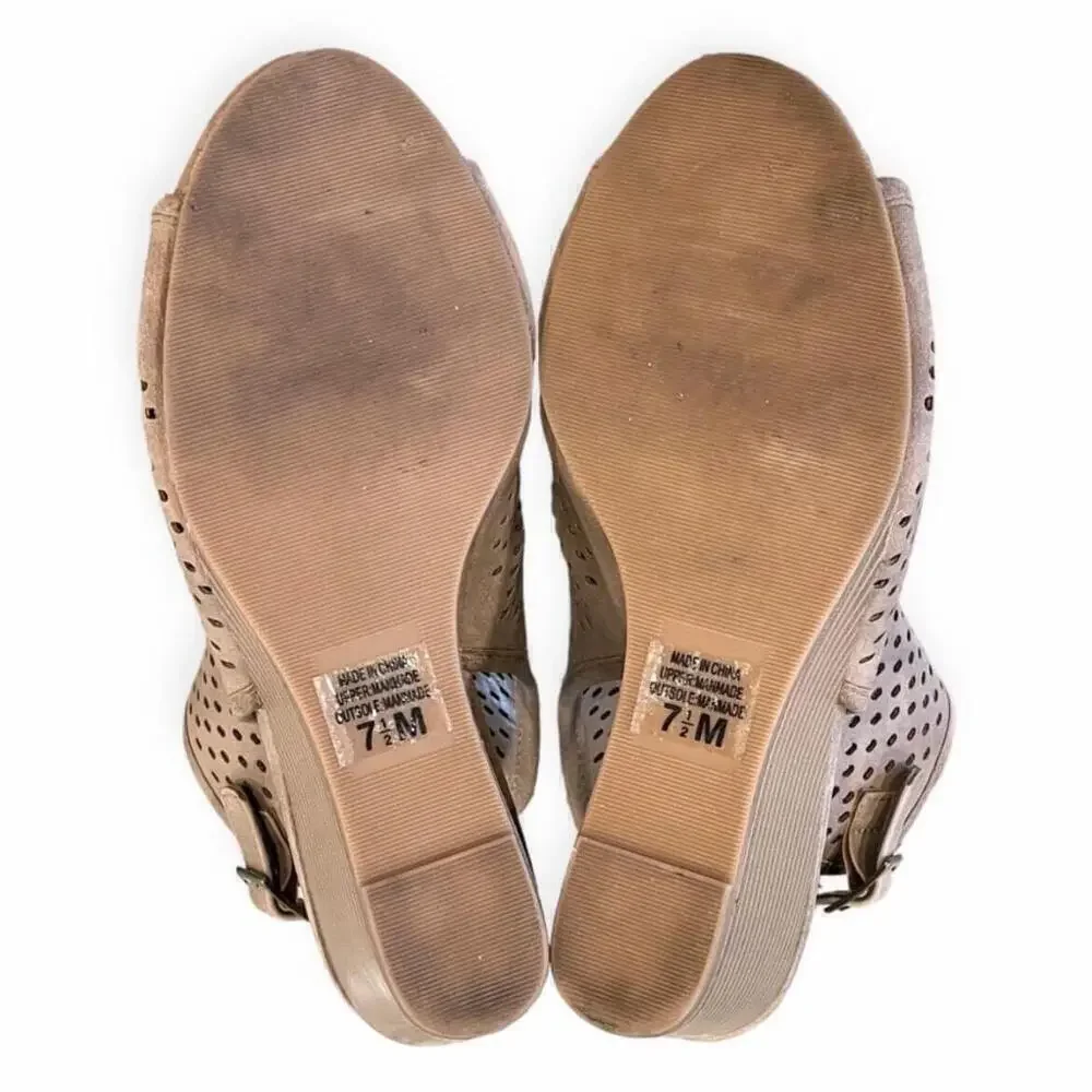 Coconuts by Matisse Womens 7.5 Sandals Perforated Peep Toe Slingback Wedge Heel
